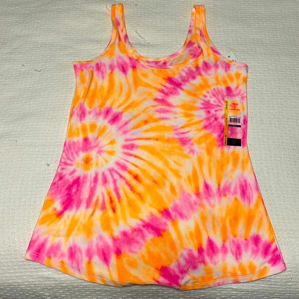 No boundaries Juniors tie dye patterned fitted scoop neck tank top Size large